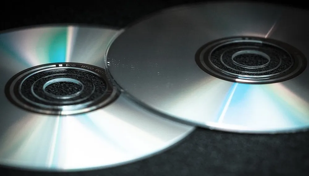 Zdjęcie Jak czyścić płyty CD skutecznie i uniknąć ich zniszczenia