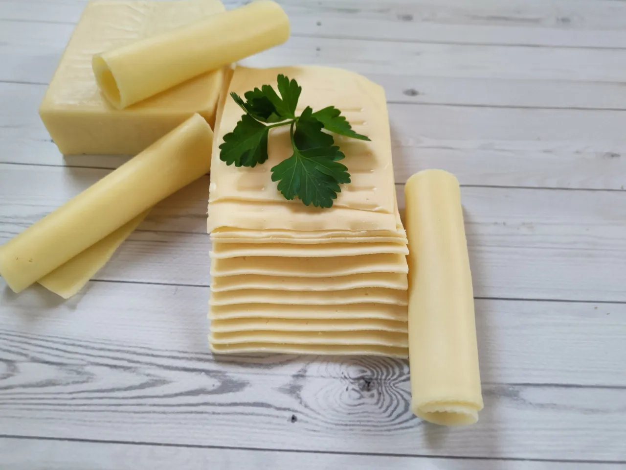 Zdjęcie Ser żółty: tuczy czy odchudza? Sekrety mądrego jedzenia