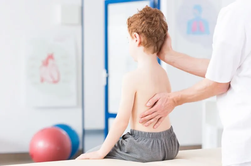 Zdjęcie Ile trwa rehabilitacja skoliozy? Poznaj kluczowe czynniki wpływające na czas terapii