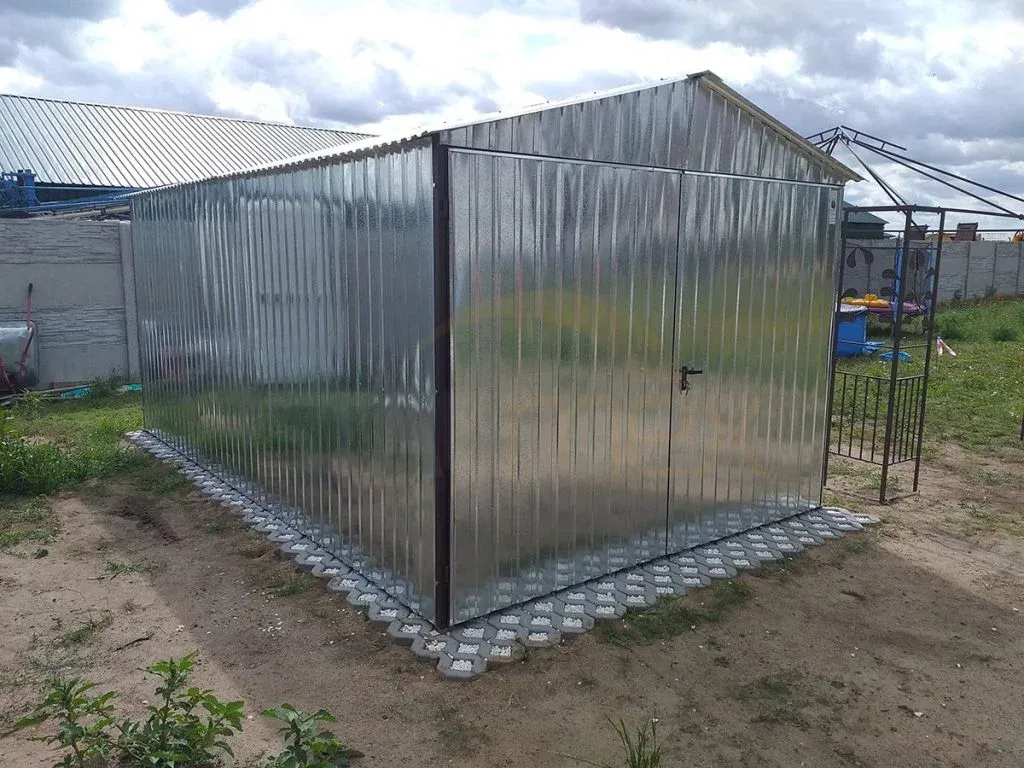 Zdjęcie Garaż blaszany: Jak zrobić i zgłosić swój garaż blaszany legalnie