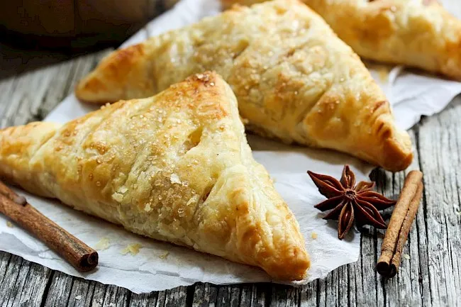 Zdjęcie Ile kcal ma ciasto francuskie? Poznaj prawdziwą kaloryczność!