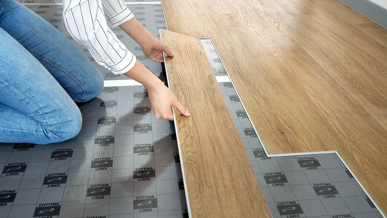 Zdjęcie Ile trwa układanie paneli? Sprawdź, co wpływa na czas montażu
