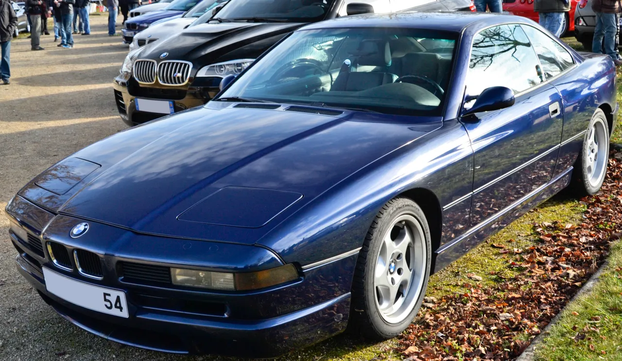 Zdjęcie BMW 850 CSi – niezwykłe osiągi i historia, które musisz poznać