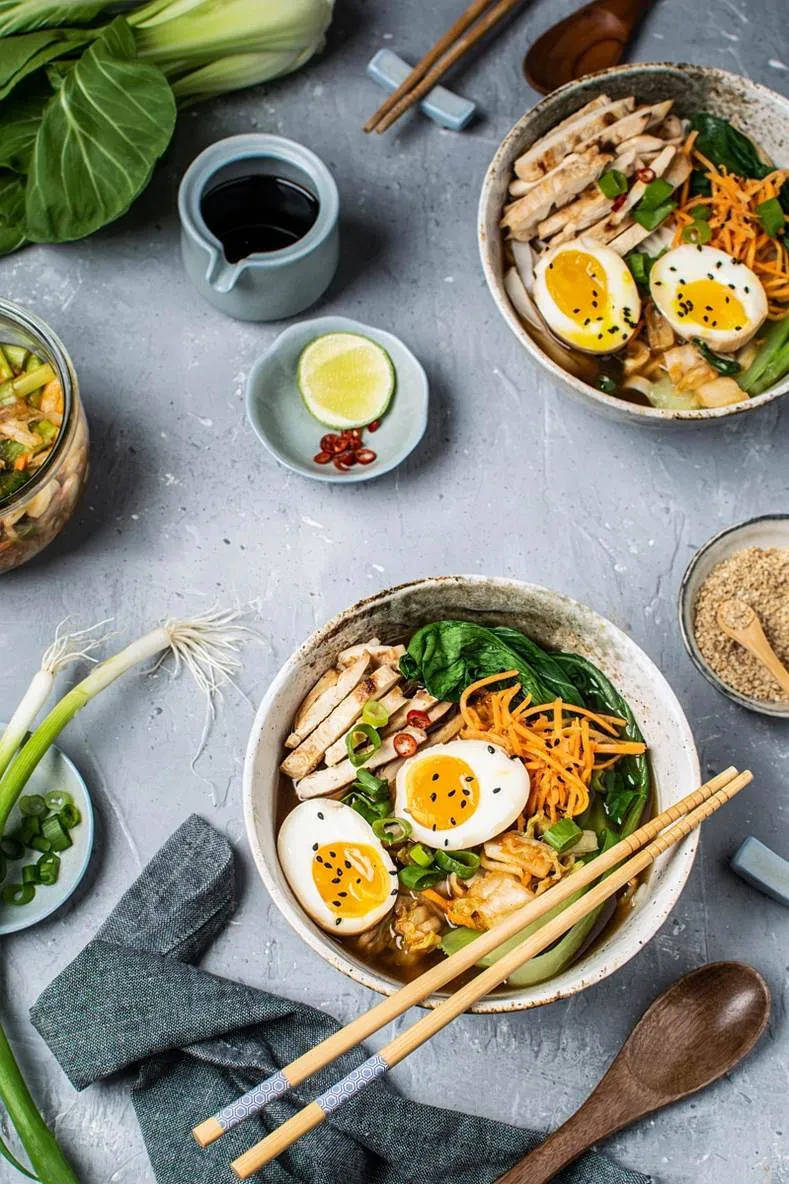 Zdjęcie Jak zrobić pyszny ramen z kurczakiem w domu – prosty przepis krok po kroku