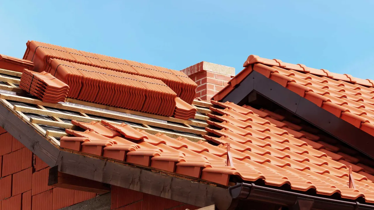 Zdjęcie Gdzie kupić dachówkę ceramiczną? Najlepsze sklepy i ceny 2025