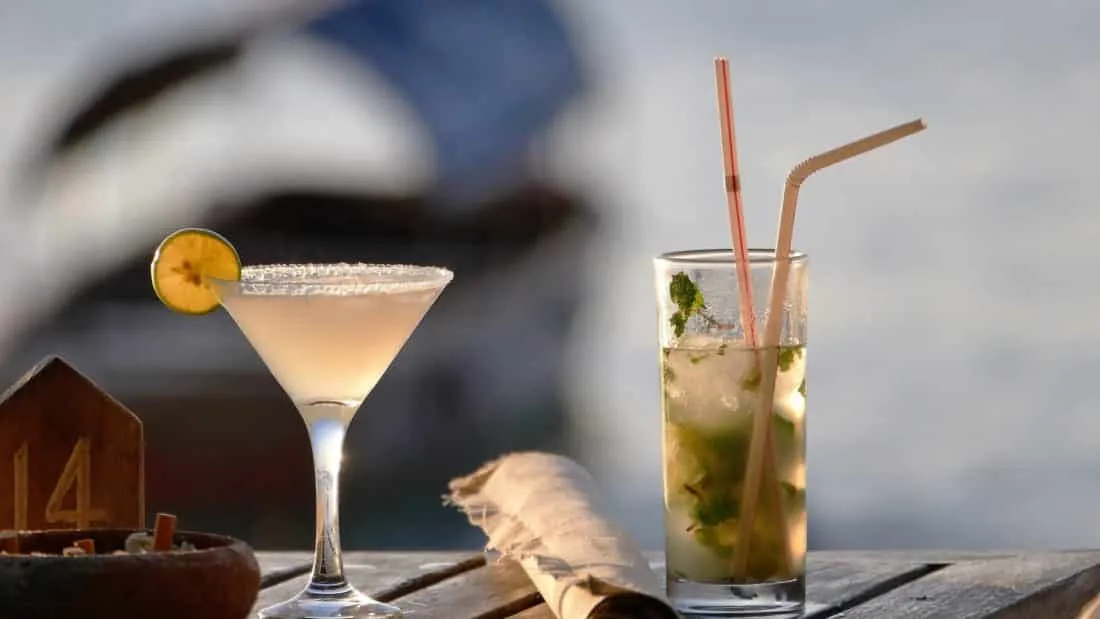 Zdjęcie Pan który robi drinki – odkryj tajniki pracy barmana i przepisy