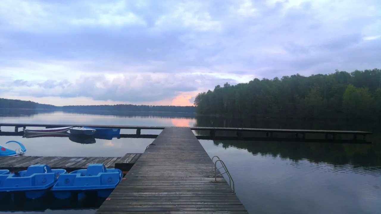 Zdjęcie Jezioro Borówno Wielkie - idealne miejsce na relaks i wędkowanie