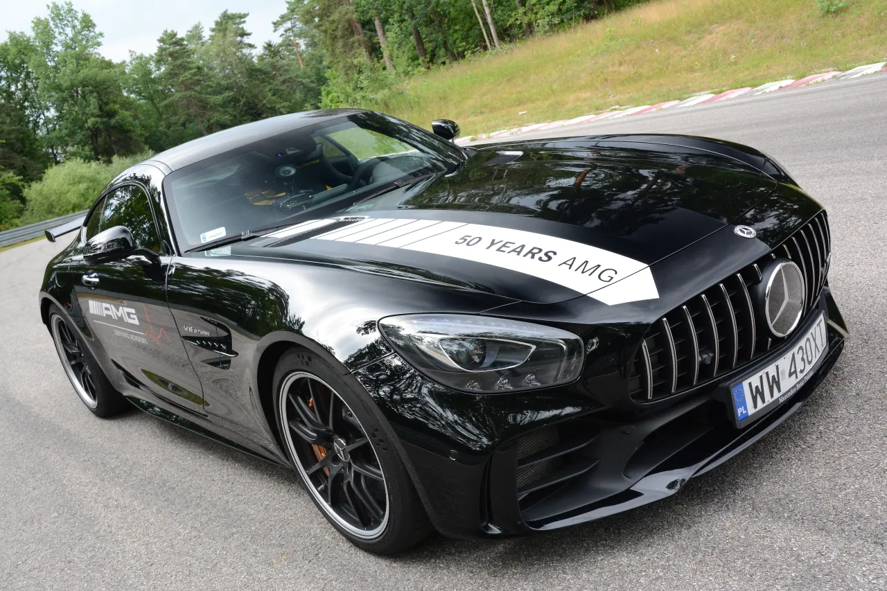 Zdjęcie Mercedes AMG GT R – moc, osiągi i unikalne cechy, które zachwycają