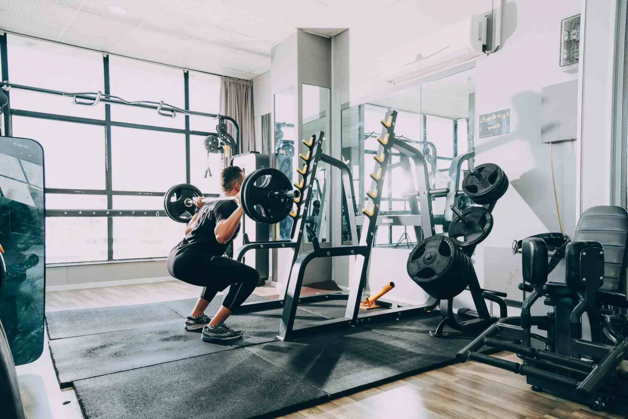 Zdjęcie Ile kcal spala trening siłowy? Sprawdź, ile naprawdę tracisz!
