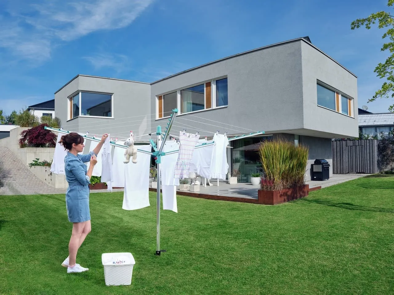 Zdjęcie Jak prać białe rzeczy, aby uniknąć zabarwienia i zachować blask