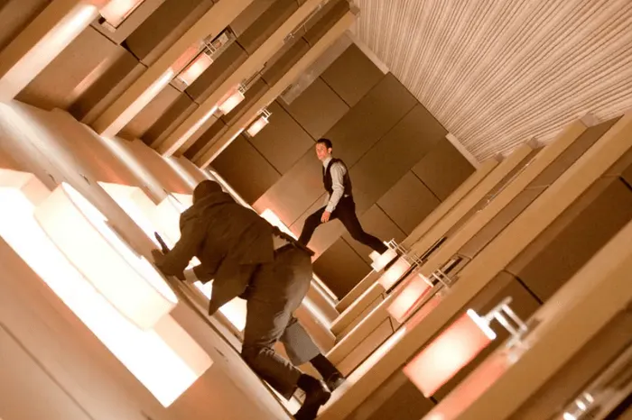 Zdjęcie Film Incepcja - pierwsze sceny i ukryte znaczenia początku filmu