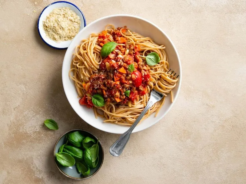 Zdjęcie Wegańskie spaghetti bolognese - pyszna alternatywa bez mięsa