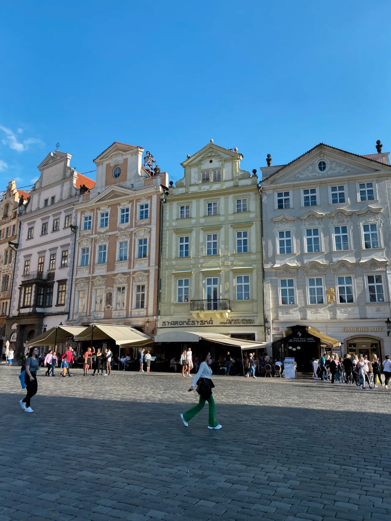 Zdjęcie Jak dojechać do Pragi pociągiem? Sprawdź najlepsze trasy i porady