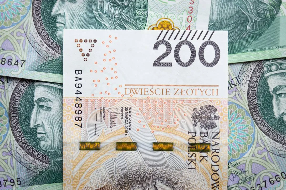 Zdjęcie Jak długo czeka się na becikowe? Poznaj czas oczekiwania i uniknij opóźnień