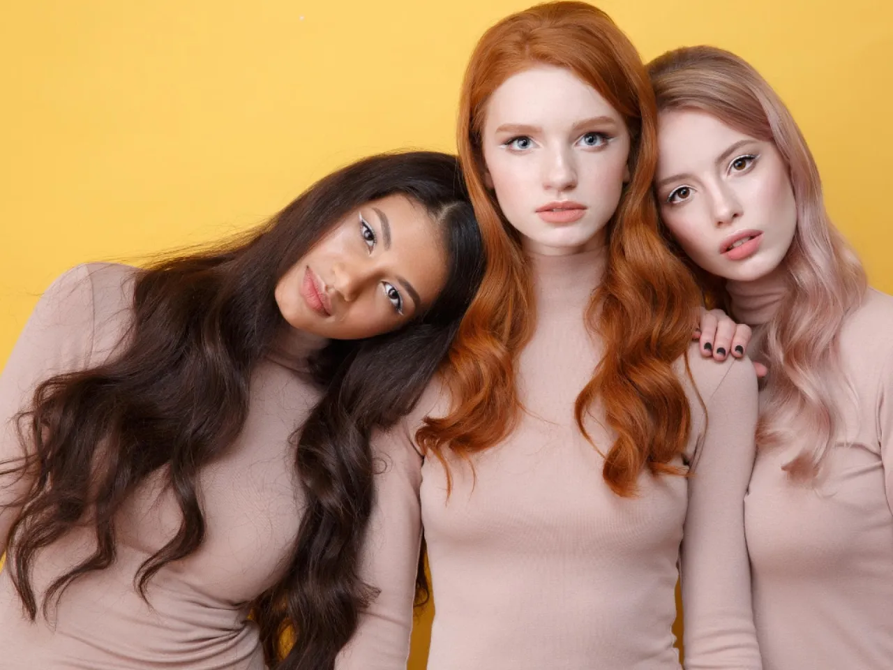 Zdjęcie Ihr Blond glänzt! Glossing gegen Gelbstich Salon oder DIY?