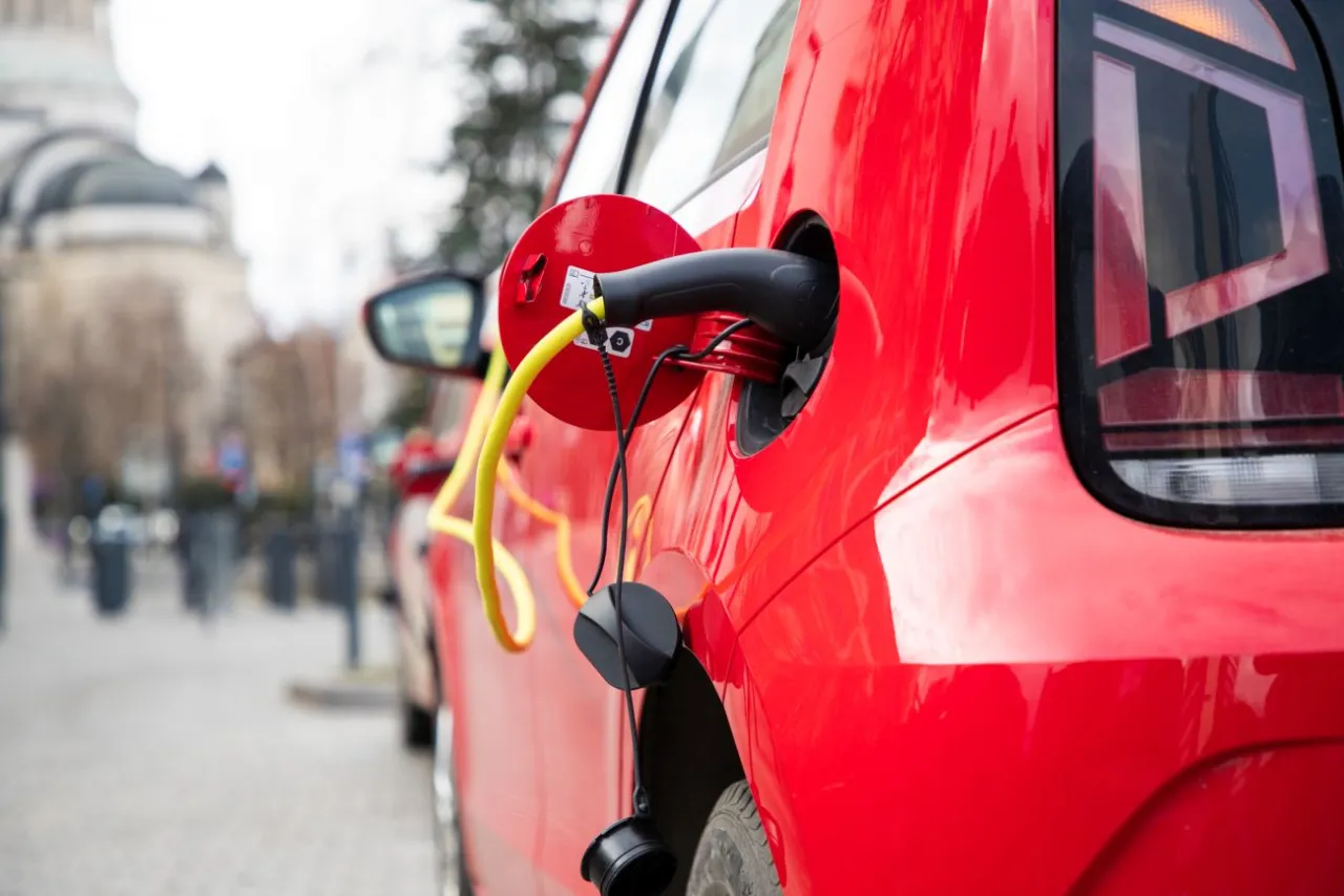 Zdjęcie Samochód elektryczny czy warto? Odkryj prawdziwe koszty i oszczędności