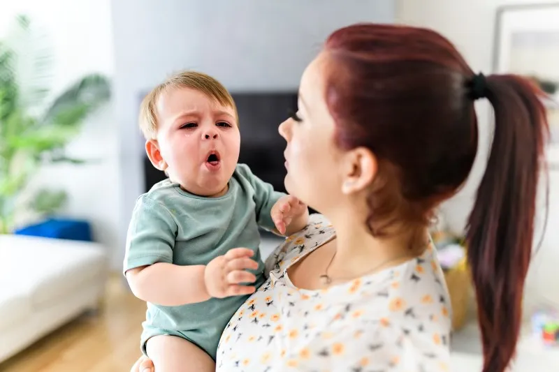 Zdjęcie Skuteczne sposoby na kaszel dla rocznego dziecka: Domowe i apteczne metody