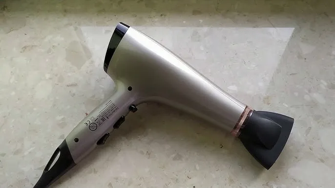 Zdjęcie Jak rozebrać suszarkę do włosów Remington i uniknąć uszkodzeń