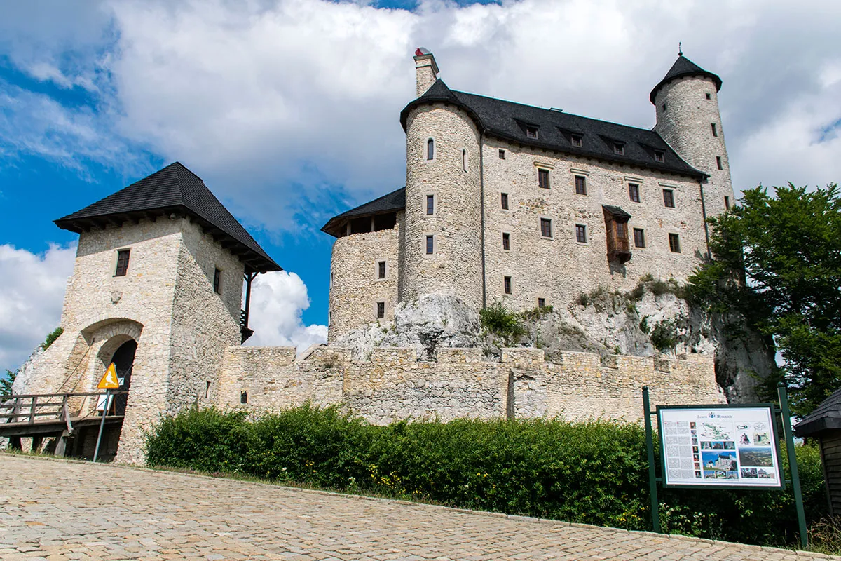 Zdjęcie Zamek w Bobolicach - historia, tajemnice i atrakcje turystyczne