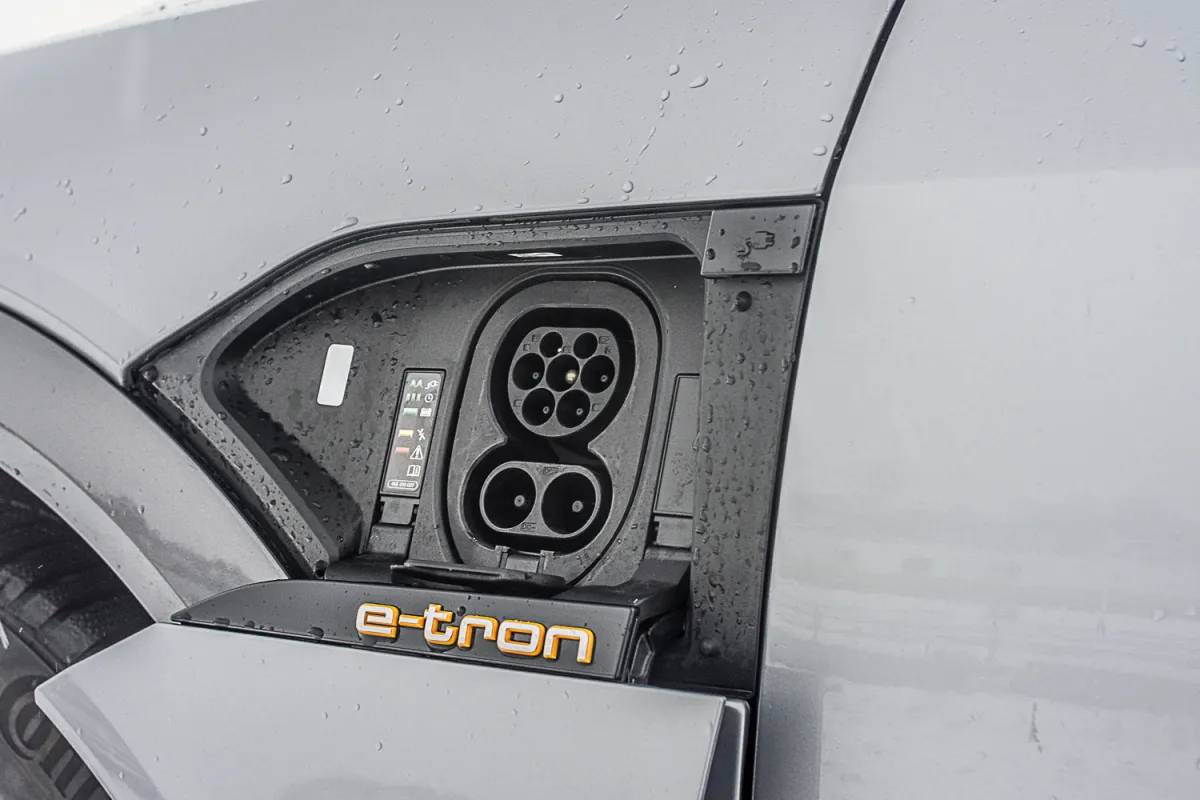 Zdjęcie Ile kosztuje ładowanie samochodu elektrycznego w domu? Zaskakujące ceny!