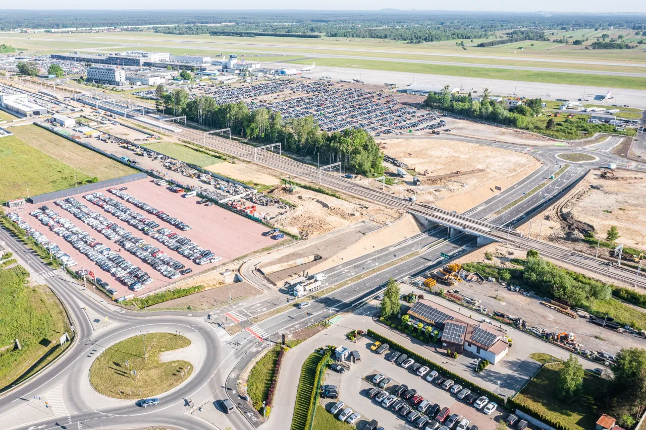 Zdjęcie Ile kosztuje wjazd na lotnisko Pyrzowice? Sprawdź opłaty parkingowe