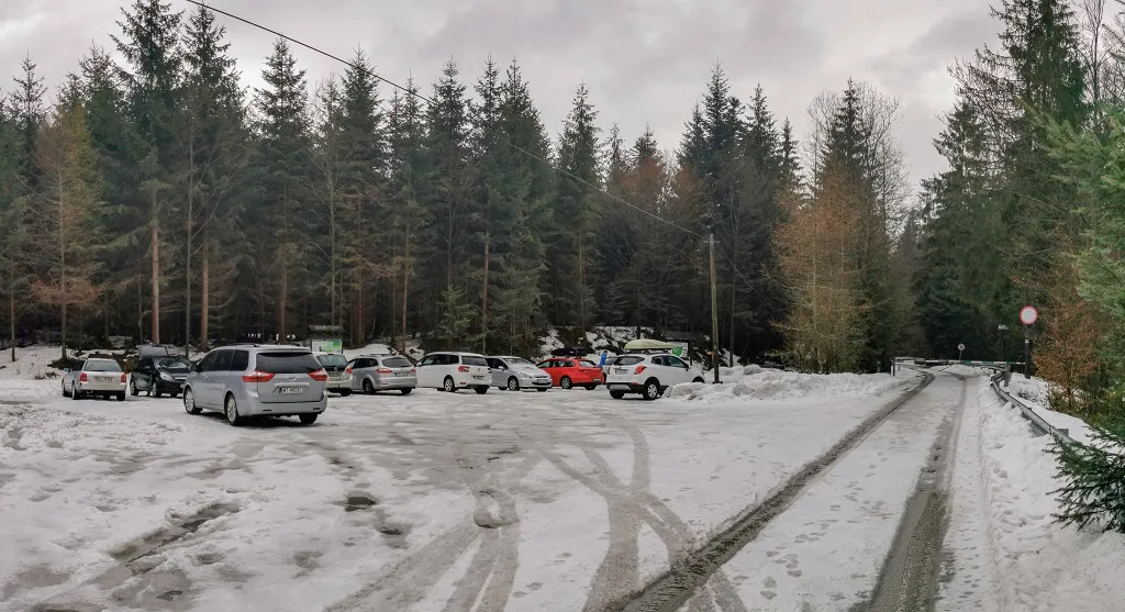 Zdjęcie Gdzie zostawić samochód pod Baranią Górą? Najlepsze parkingi i porady