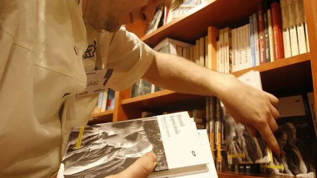 Zdjęcie Zarobki w Empiku: Ile naprawdę zarabia pracownik? Fakty i mity