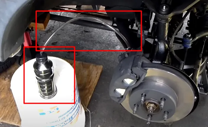 Zdjęcie Jak odpowietrzyć siłownik hydrauliczny w samochodzie? - Kluczowe wskazówki