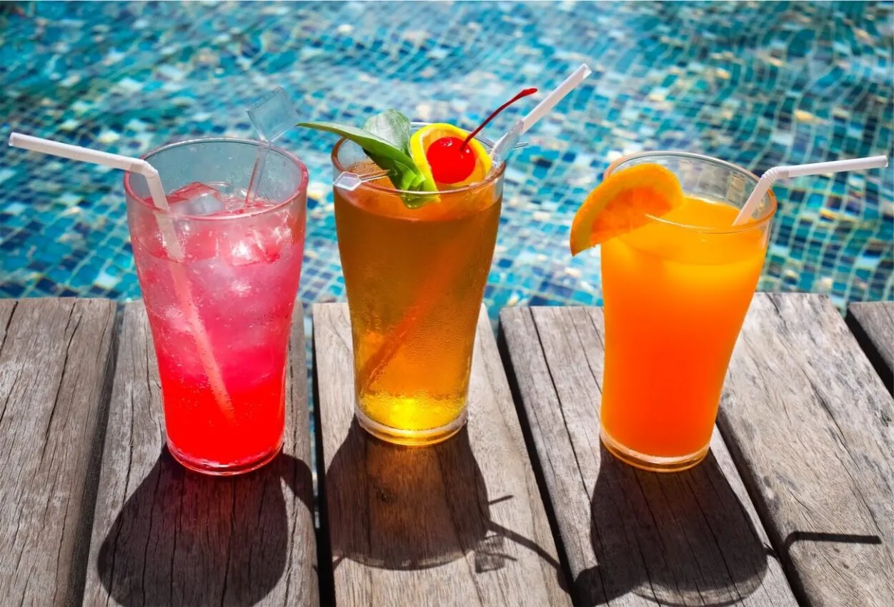 Zdjęcie Najlepsze drinki z Biedronki: przepisy, promocje i porady na lato