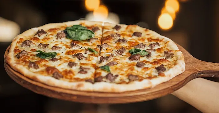 Zdjęcie Ciasto na pizzę jak z pizzerii – proste przepisy na idealne ciasto