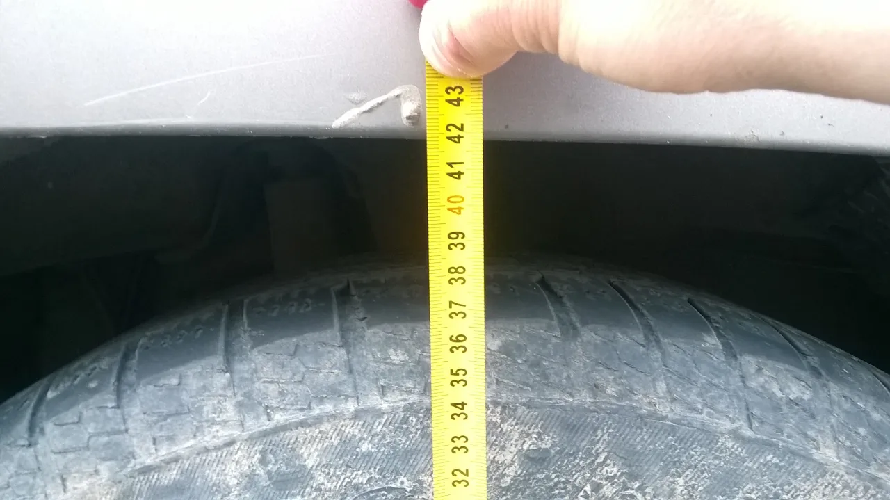 Zdjęcie Mocny lift Jeep WJ 2 cale: Unikaj wpadek przy wyborze opon!