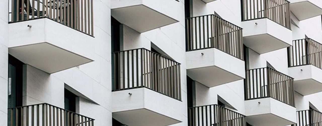 Zdjęcie Żywica epoksydowa czy poliuretanowa na balkon - co wybrać, by nie żałować?