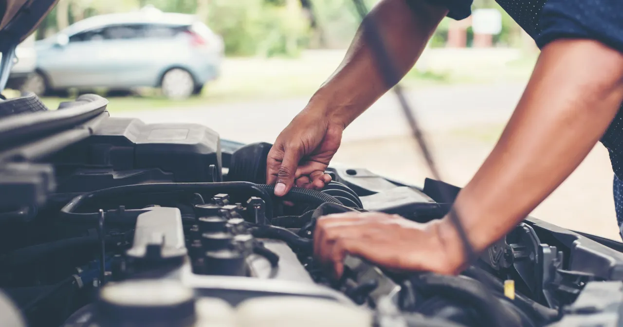 mandat za naprawę samochodu pod blokiem