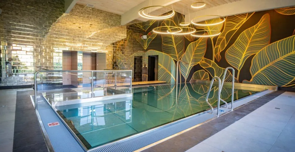 Luksusowe SPA pod Warszawą wnętrza basen strefa relaksu