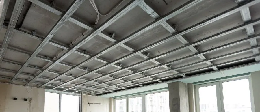 Konstrukcja sufitu podwieszanego z profili CD UD