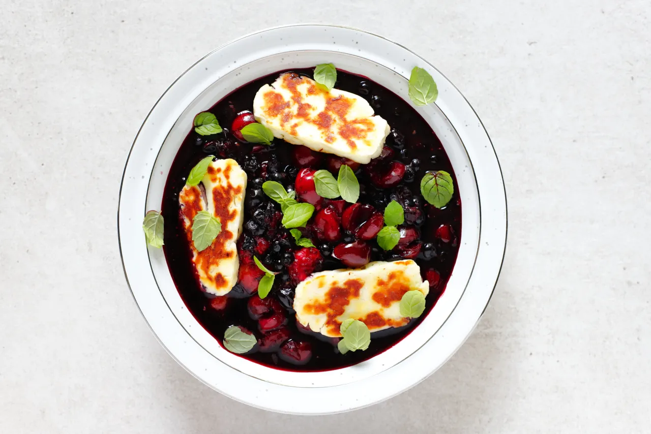 Sos jogurtowy z ziołami do halloumi