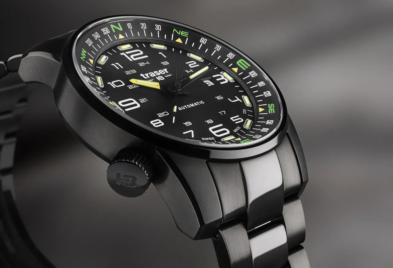 Zegarek g&oacute;rski testowany na wytrzymałość lub zbliżenie na szafirowe szkło