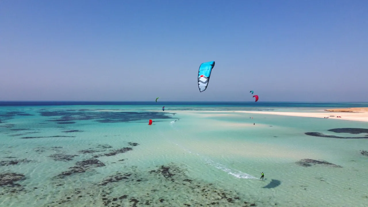 Kitesurfing w Egipcie rajska plaża