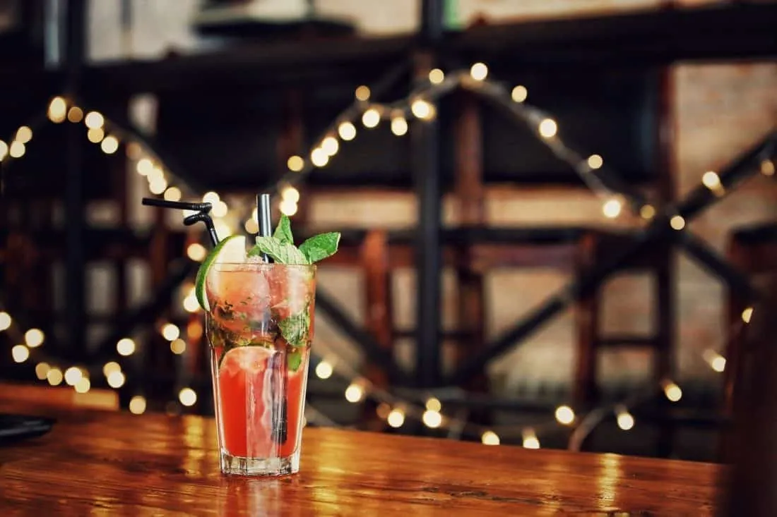 Zdjęcie Przepis na orzeźwiający drink barman - składniki i przygotowanie