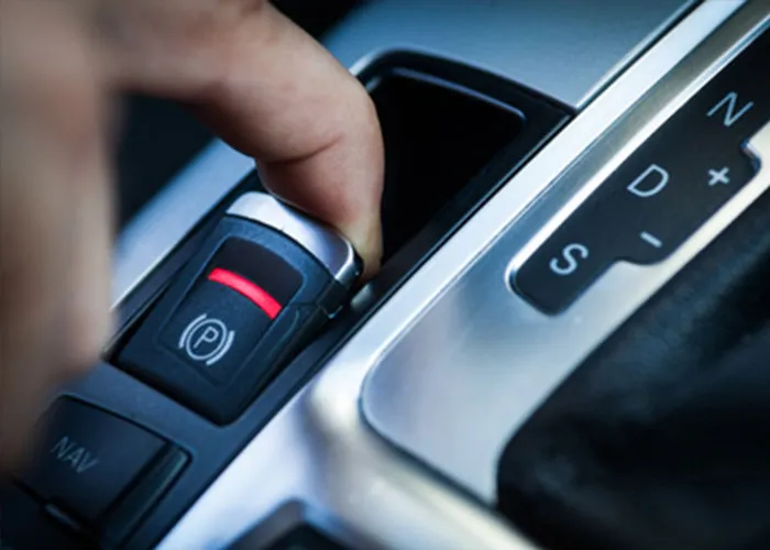 Zdjęcie Odblokowanie elektrycznego hamulca ręcznego Toyota Avensis: krok po kroku