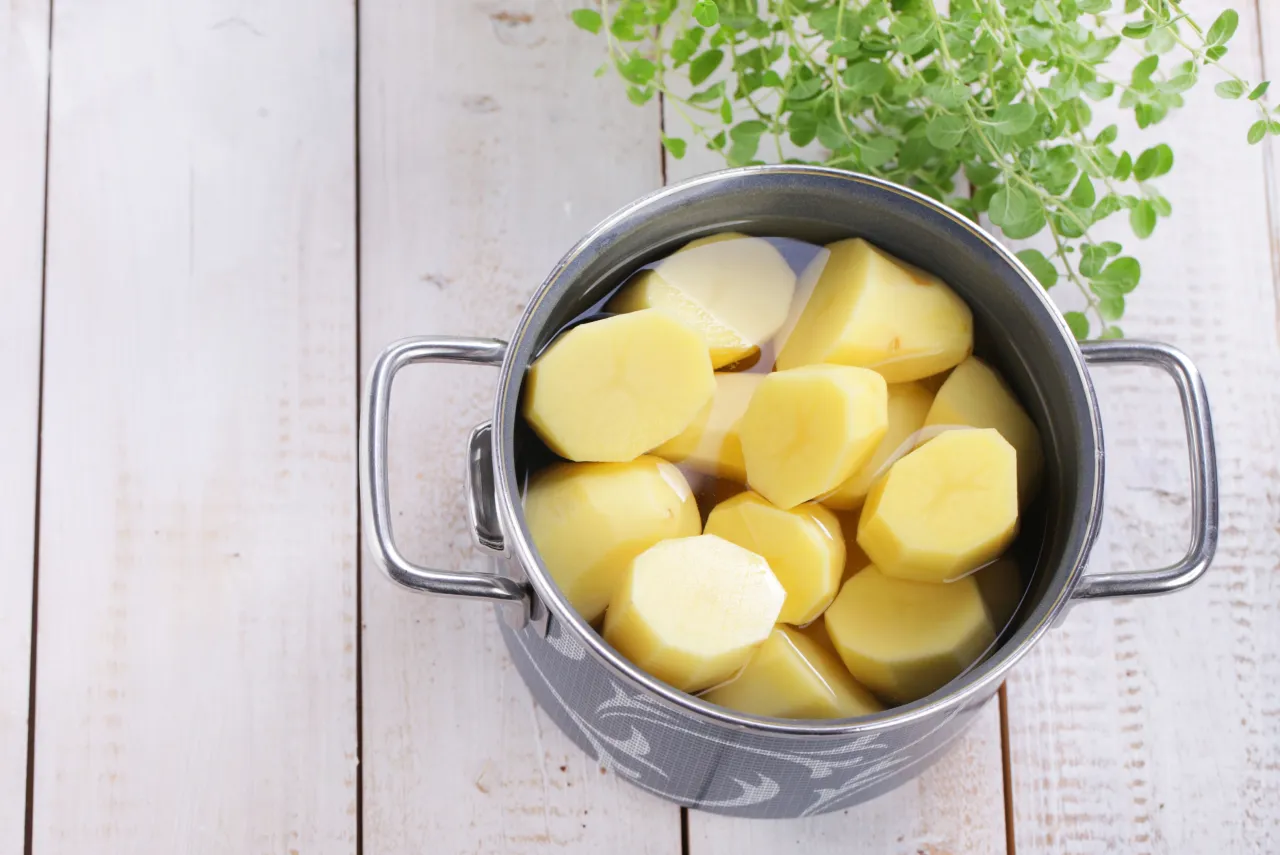 gotowane ziemniaki bez soli dla ptaków