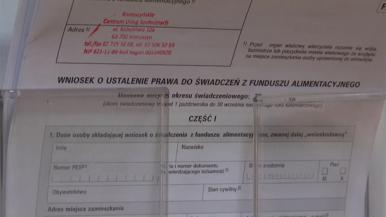 Wniosek o ustalenie prawa do świadczeń z funduszu alimentacyjnego. Dokument wyjaśnia, jak działa fundusz alimentacyjny, i zawiera dane wnioskodawcy.
