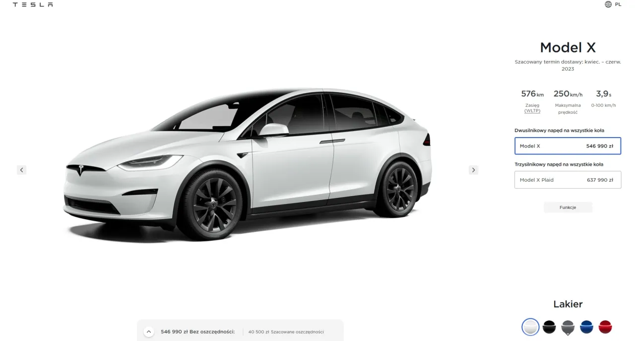 Biała Tesla Model X. Sprawdź, ile kosztuje Tesla Model X w wersji dwusilnikowej (546 990 zł) i Plaid (637 990 zł).
