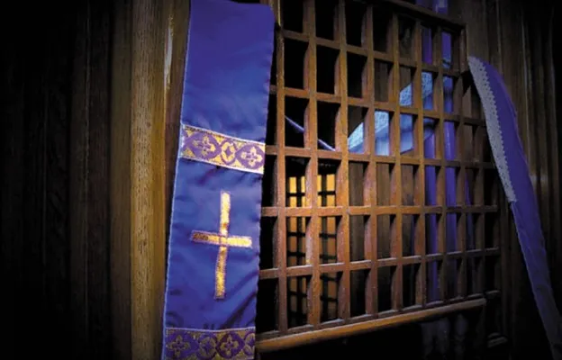 osoba w konfesjonale symbol spowiedzi