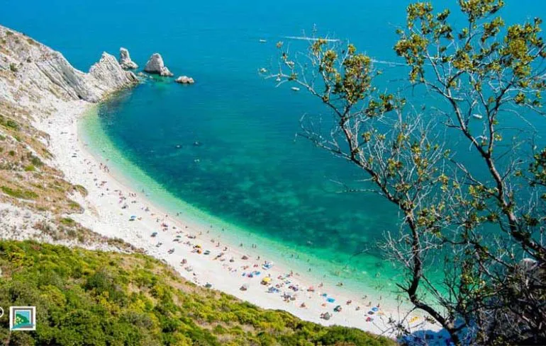 Riviera del Conero spiagge Due Sorelle