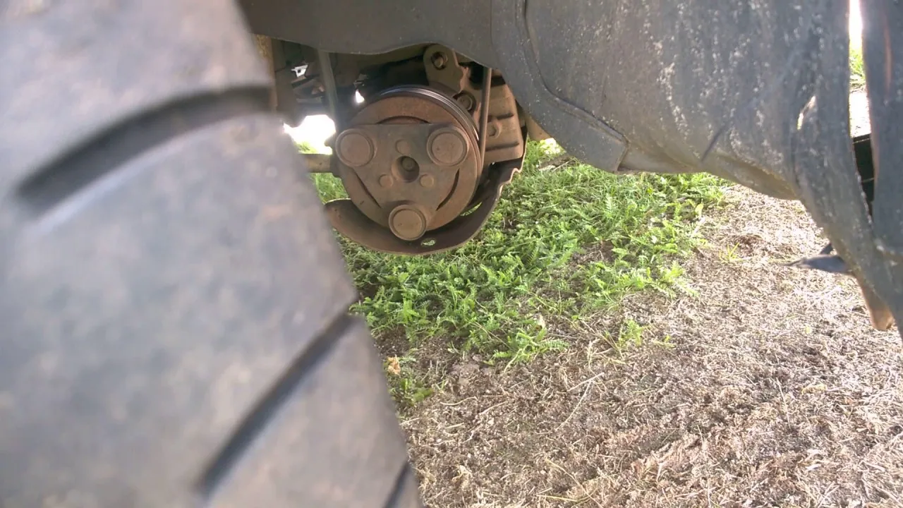 Uszkodzone sprzęgło klimatyzacji objawy