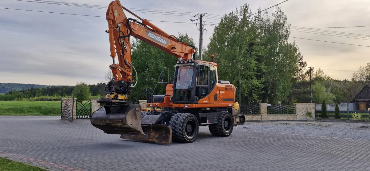 leasing nowej vs używanej koparki