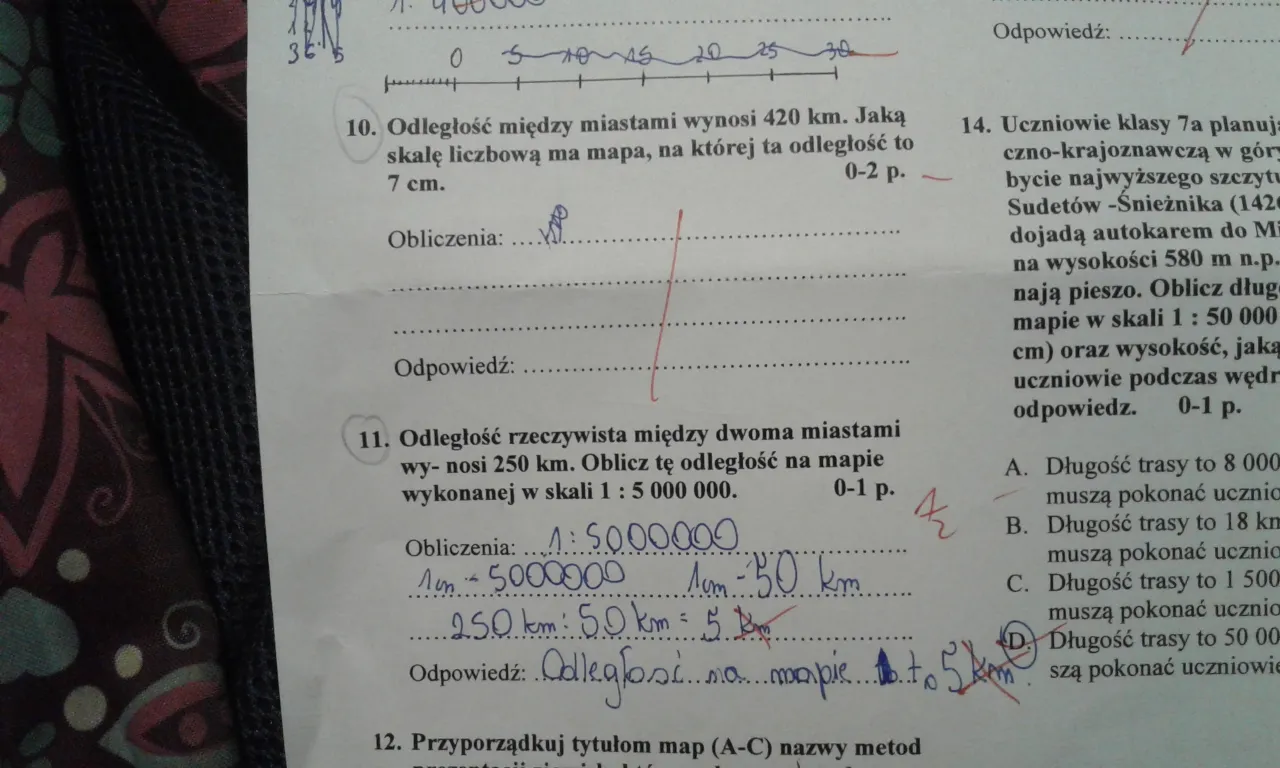 Zadanie 10. oblicza odległość między miastami na mapie, gdy znana jest rzeczywista odległość i skala.