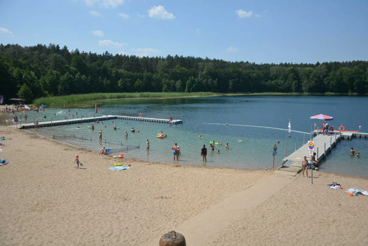 Jezioro Płotki plaża i woda