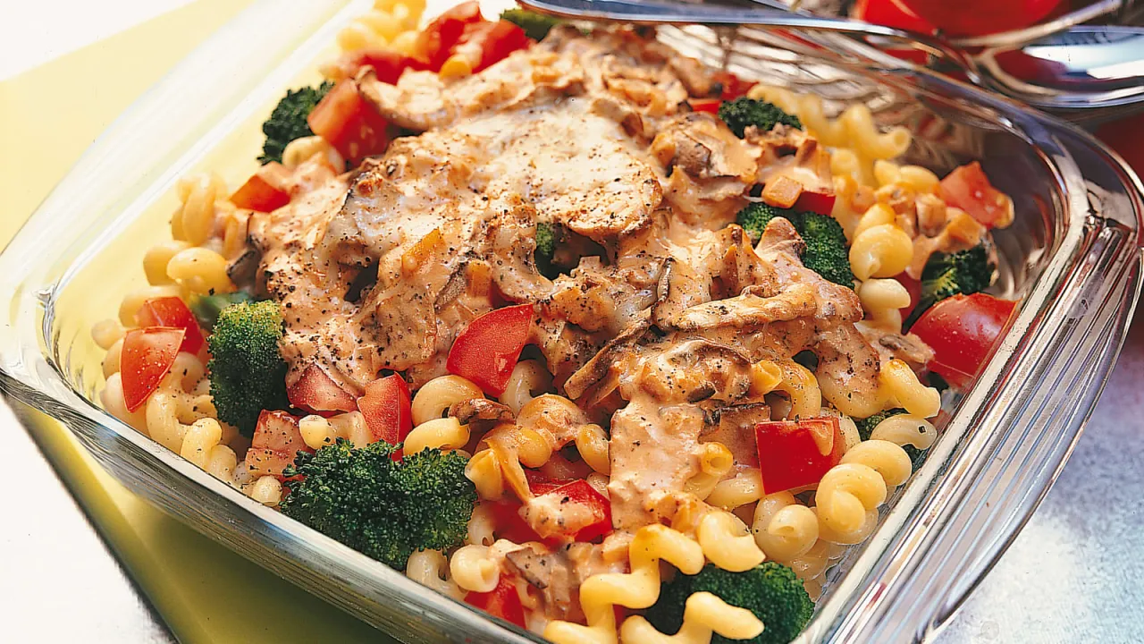 Gratin de p&acirc;tes aux l&eacute;gumes vari&eacute;s et color&eacute;s